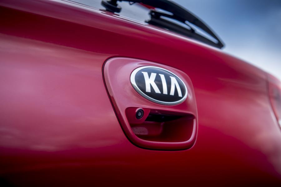 Логотип Kia Rio First Edition 2017 года  (UK) (фото 48 из 70)